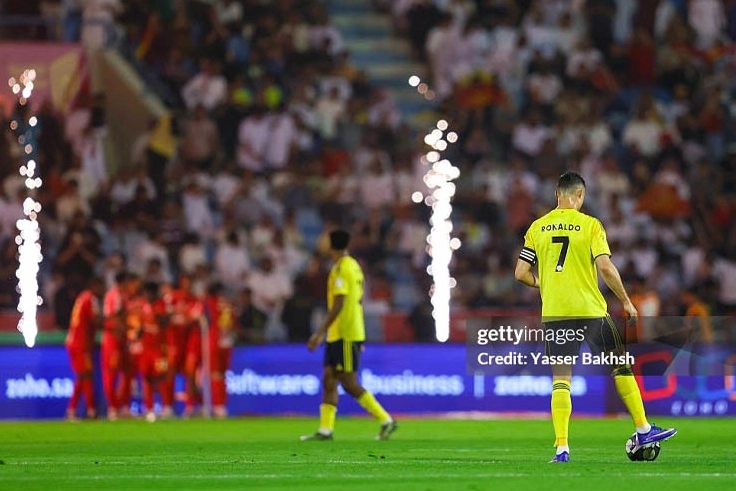 Cristiano Ronaldo lộ rõ vẻ thất vọng sau một tình huống phối hợp không ăn ý của đồng đội